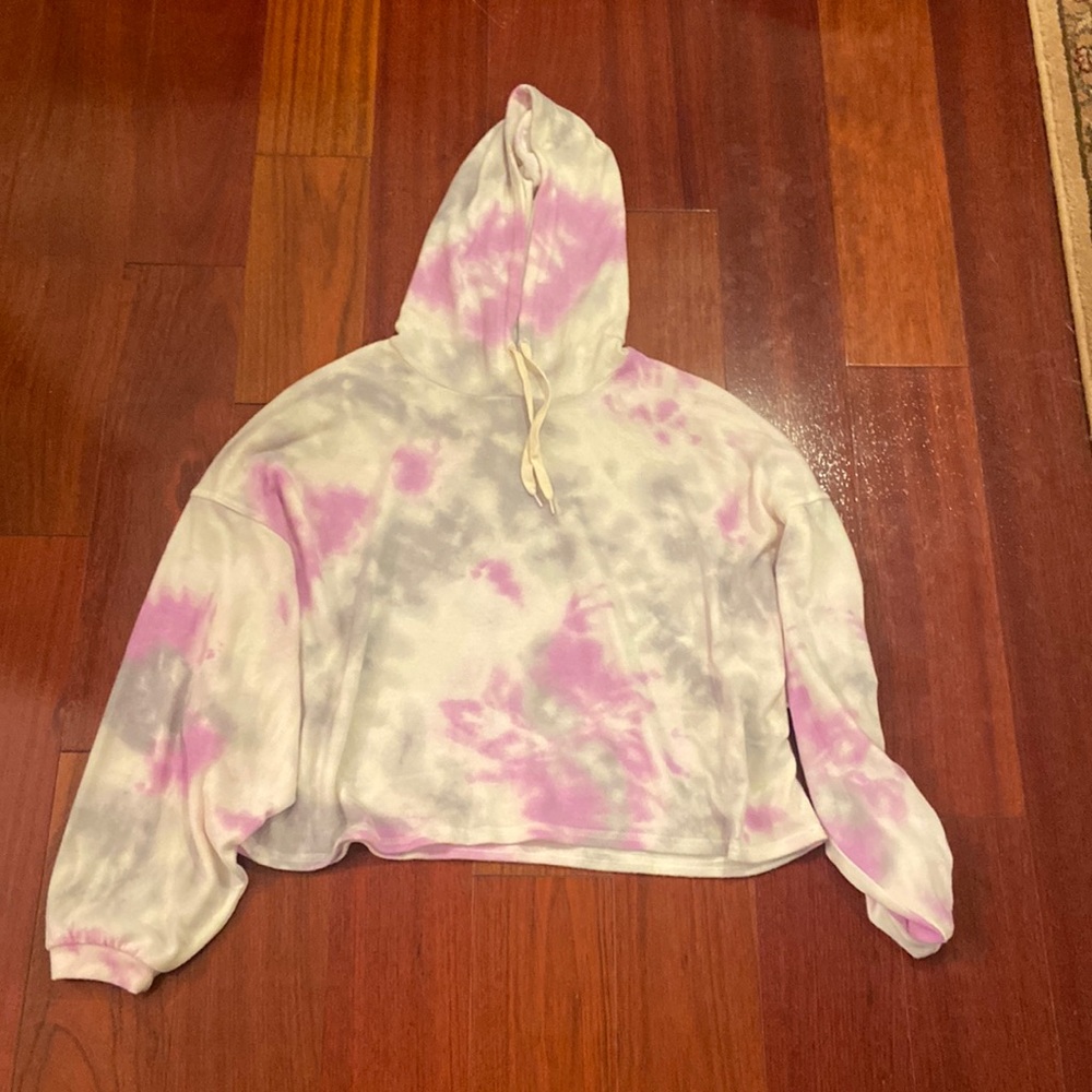 Women’s/juniors XL Cropped hoodie.